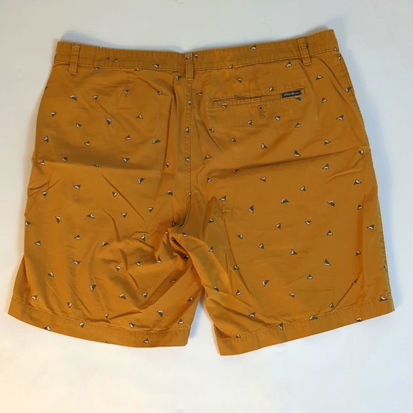 Eddie Bauer Men's 34 Shorts Gold w/Mountain Design - Picture 2 of 3
